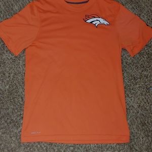 Men's nike broncos tshirt